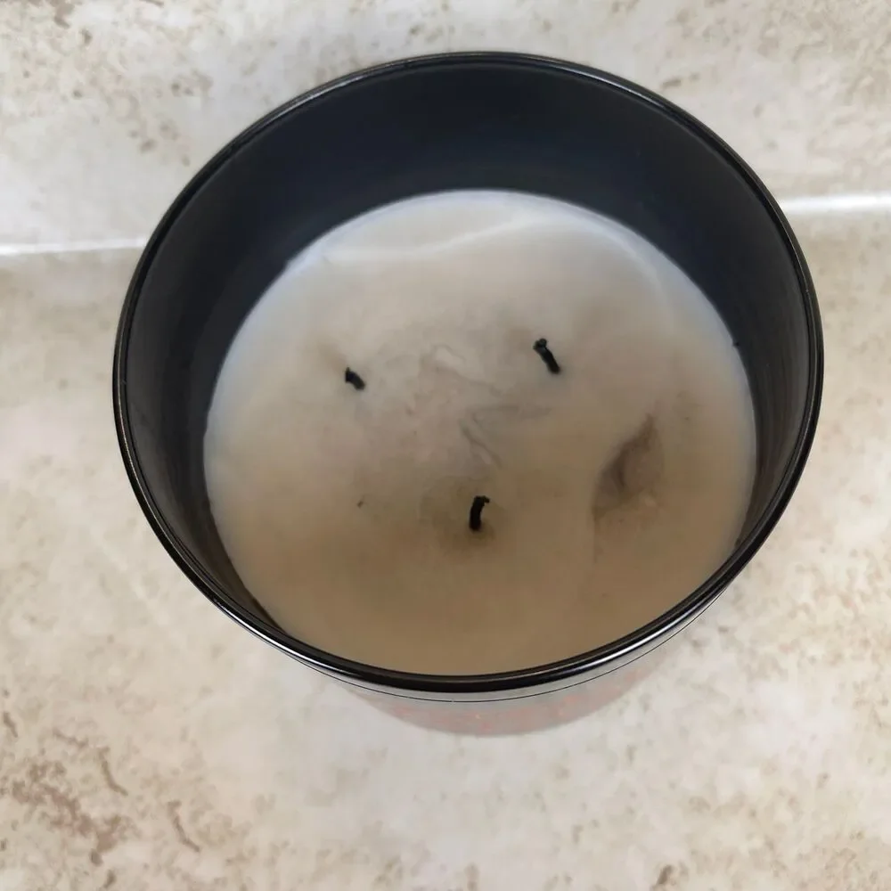 Bath & Body Works | XOXO 3-Wick Candle - Picture 5 of 7